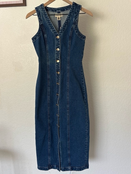 Madewell Dresses & Skirts - Madewell denim v-neck midi dress